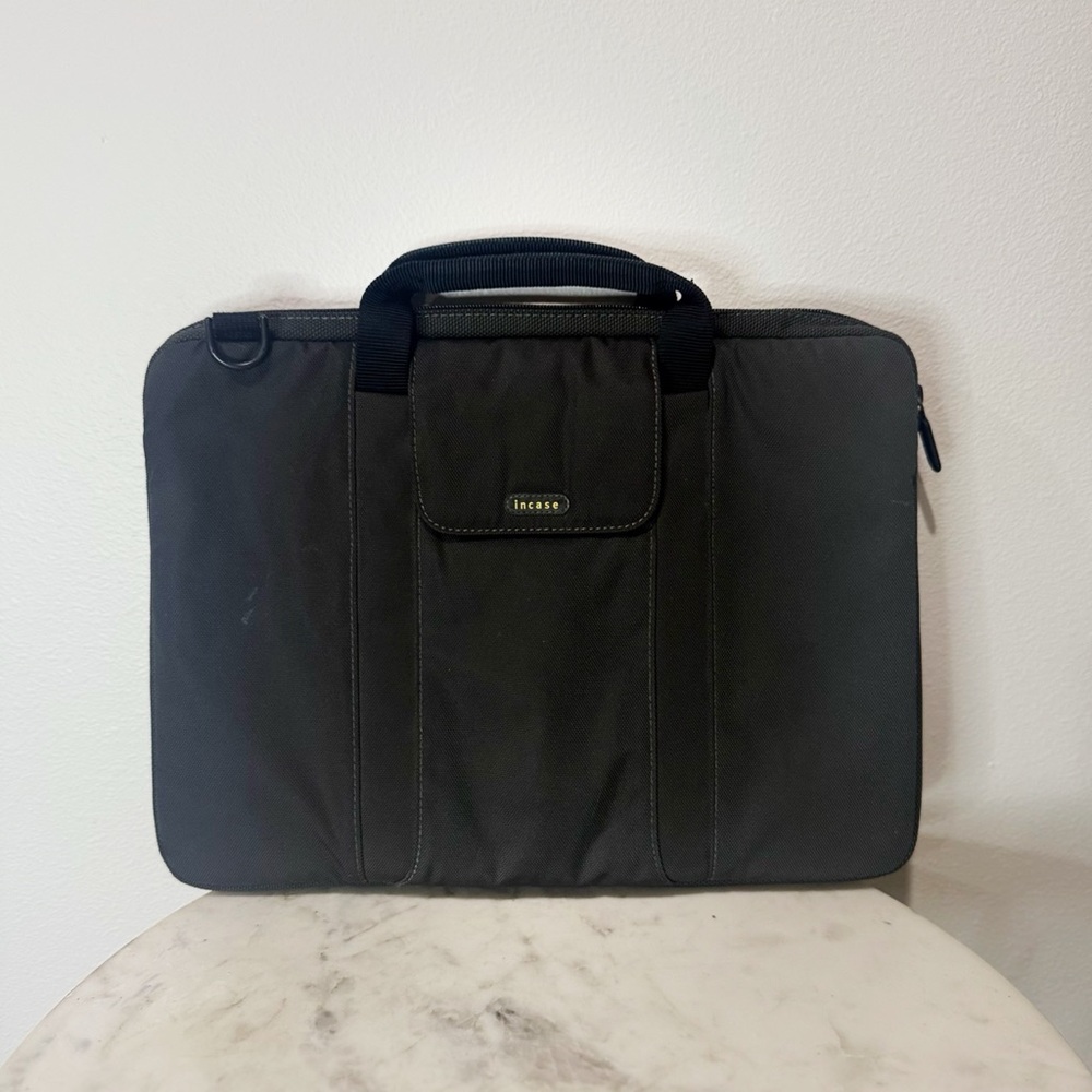 Incase Bag for 12" Screen MacBook Notebooks iPad Tablets Handles Nylon Case